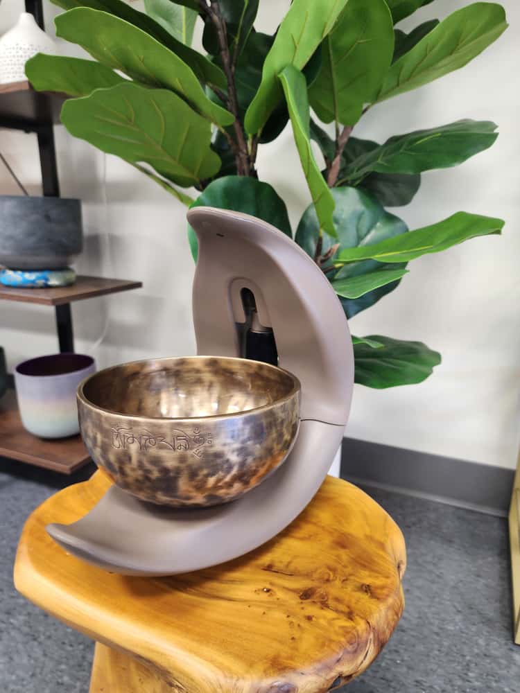 Self-Playing Singing Bowl with Hand-Hammered Brass Bowl – Adjustable Timer | Ideal for Sound Baths, Meditation & Healing Spaces