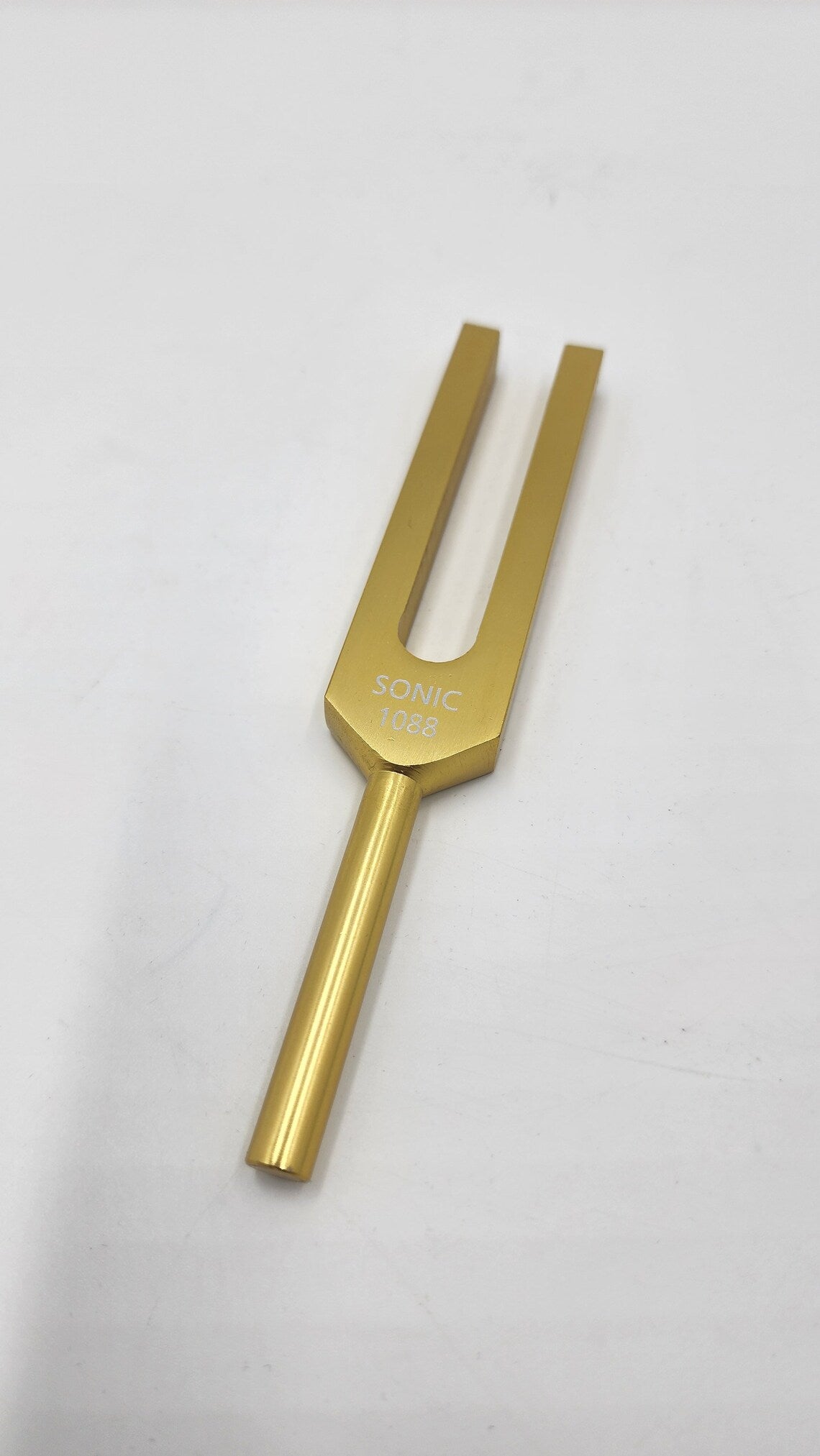 Harmonizing Energies: The Sonic Gold Color Om Tuning Fork for Crystal and Space Renewal with Striker