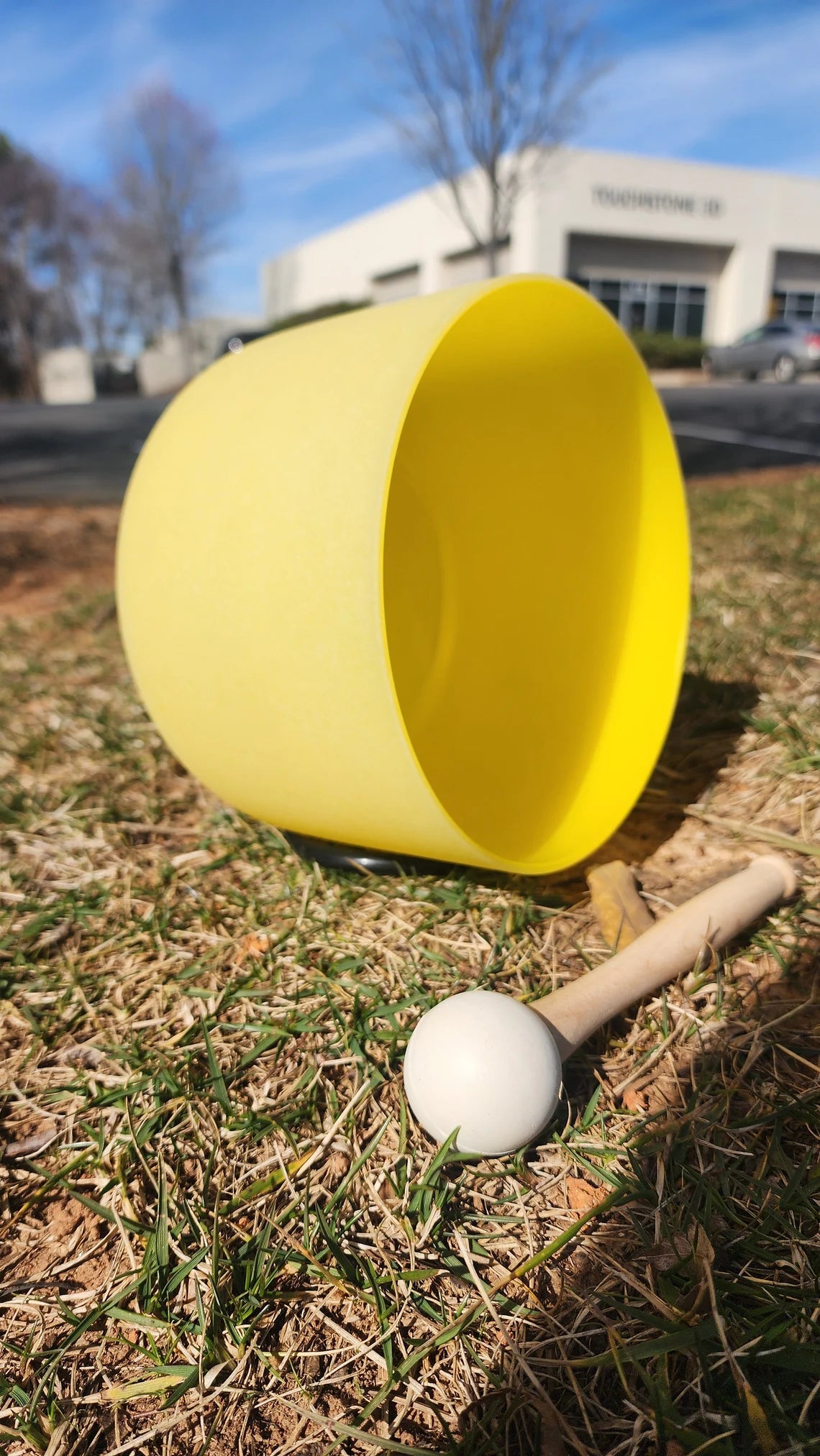 Perfect Pitch 8” Solar Plexus Chakra E Note Quartz Crystal Singing Bowl - Frosted Yellow, O-Ring, Mallet - Thecosmicaccess