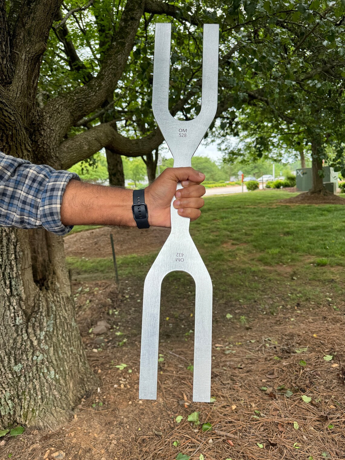 Universal Alignment 27" Big Om Tuning Fork with Striker - Dual Frequencies 432 Hz and 528 Hz for Cosmic Enlightenment