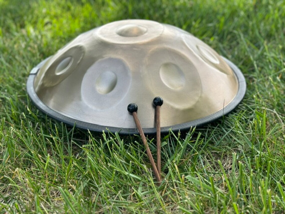Mesmerizing Handpan Drum D Minor 9-Note 18" Steel Drum Set with Soft Bag, 2 Mallets, a cloth and Stand, Crafting Serene Resonance