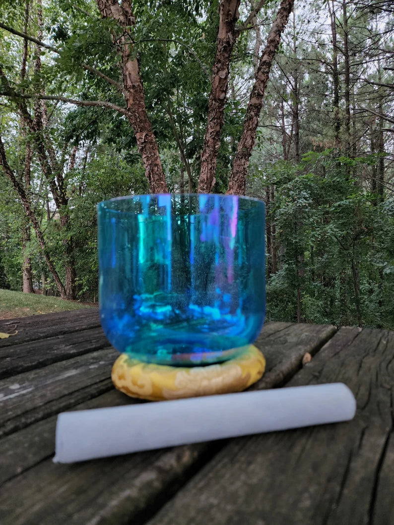 Enhance Your Meditation: 432Hz Perfect Pitch 7" Blue G Note Chakra Clear Crystal Singing Bowl with Secure case, Silk-O-ring, Suede Mallet