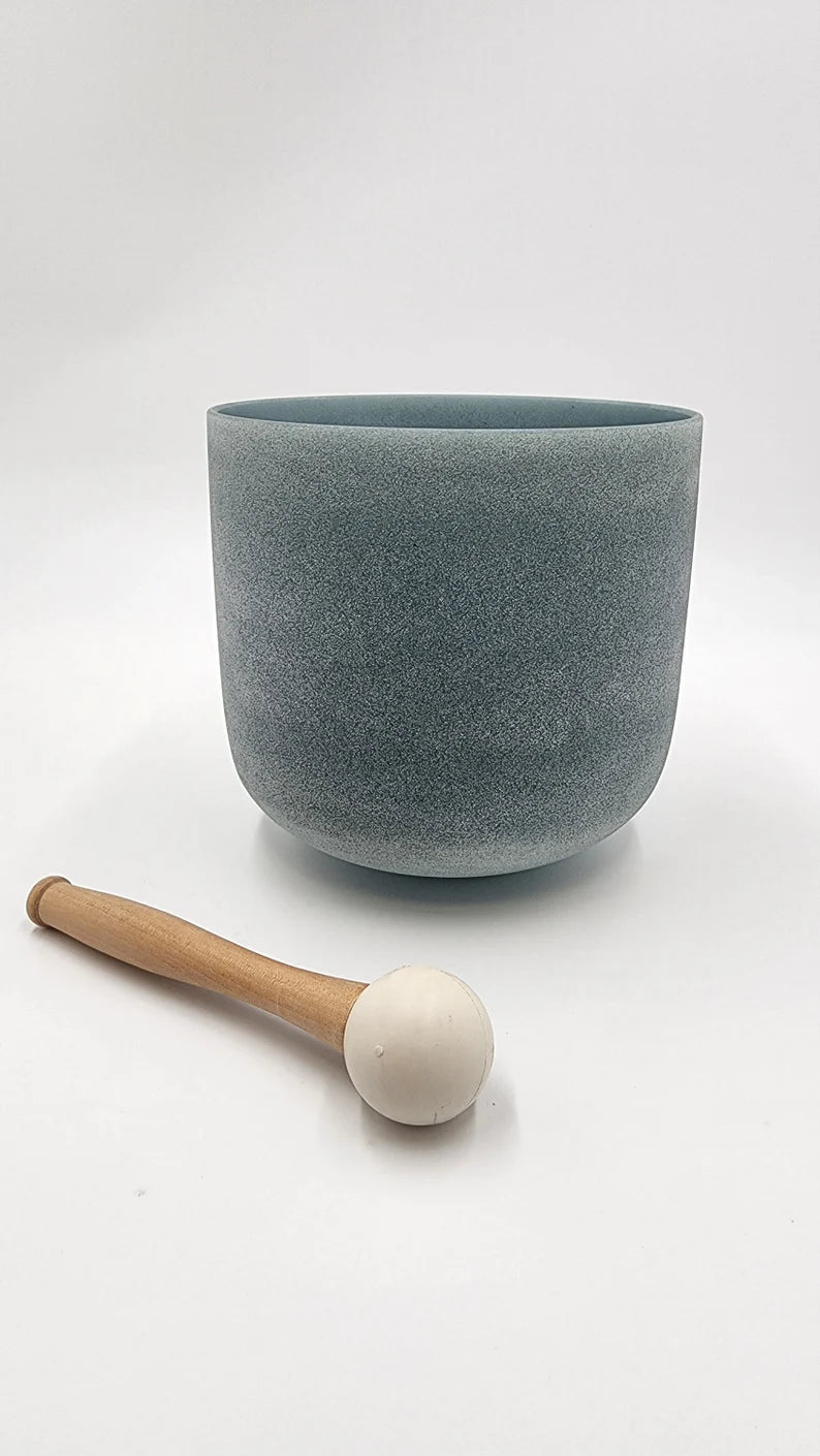 Harmonious Healing: 7" C5 Note 528 Hz Emerald Crystal Singing Bowl with Protective Case - Thecosmicaccess