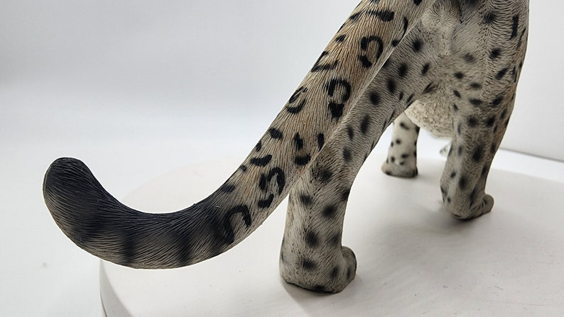 Handmade Leopard Statue for Home Décor - Intricately Detailed Resin Decorations for Desk - Thecosmicaccess