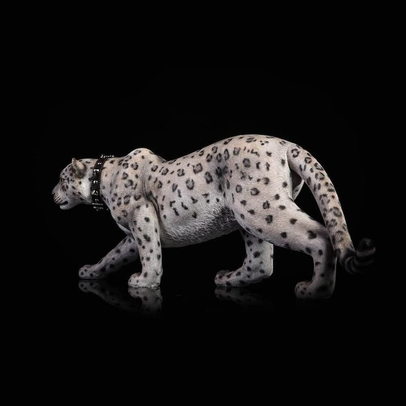 Handmade Leopard Statue for Home Décor - Intricately Detailed Resin Decorations for Desk - Thecosmicaccess