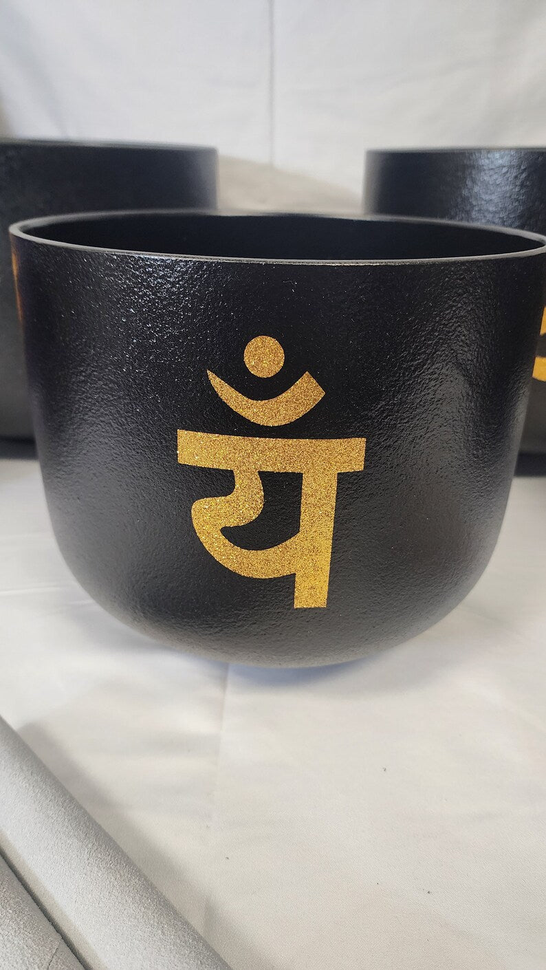 Harmony Unveiled: 432Hz Perfect Pitch Chakra Crystal Singing Bowls Set in Elegant Black with Gold Sanskrit Chakra Symbols