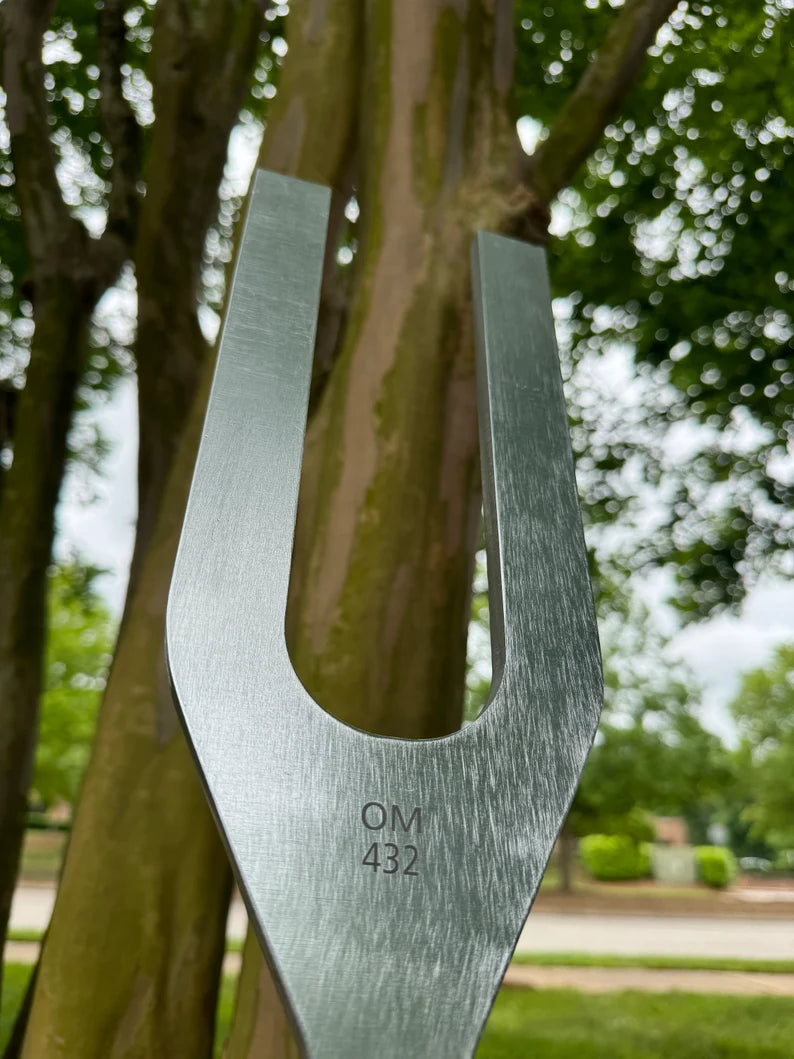 Universal Alignment 27" Big Om Tuning Fork with Striker - Dual Frequencies 432 Hz and 528 Hz for Cosmic Enlightenment