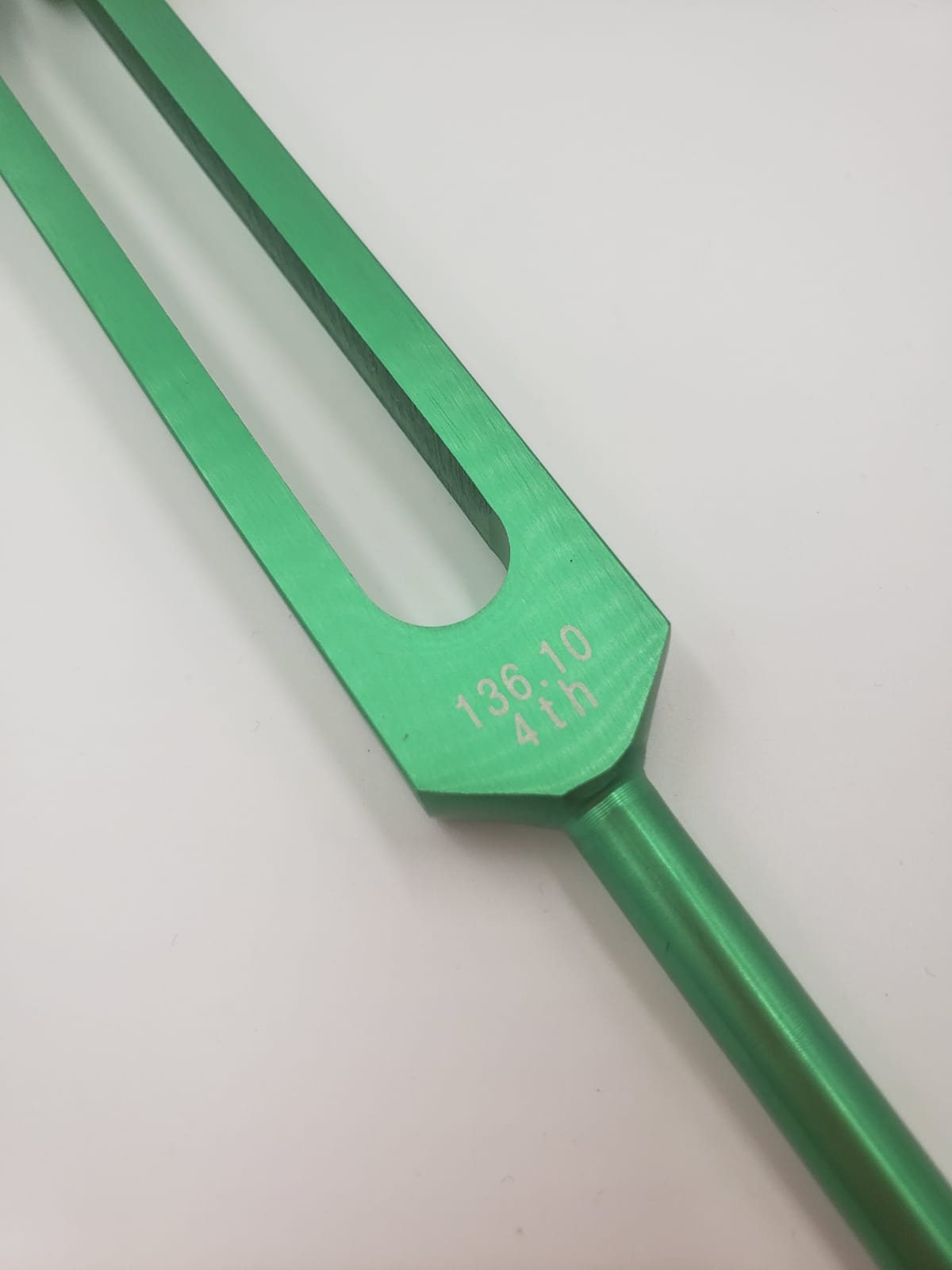 136.1Hz Om GREEN Chakra Tuning Fork with Bag, Pouch and Mallet - Thecosmicaccess