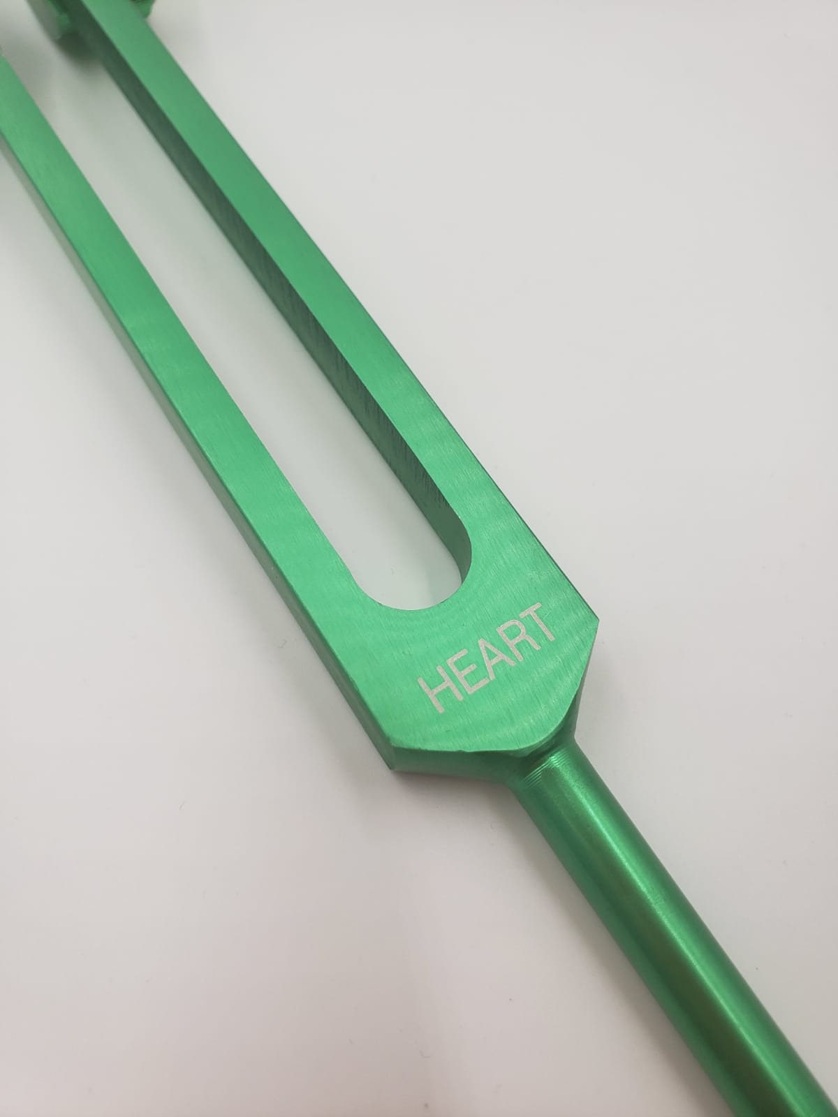 136.1Hz Om GREEN Chakra Tuning Fork with Bag, Pouch and Mallet - Thecosmicaccess