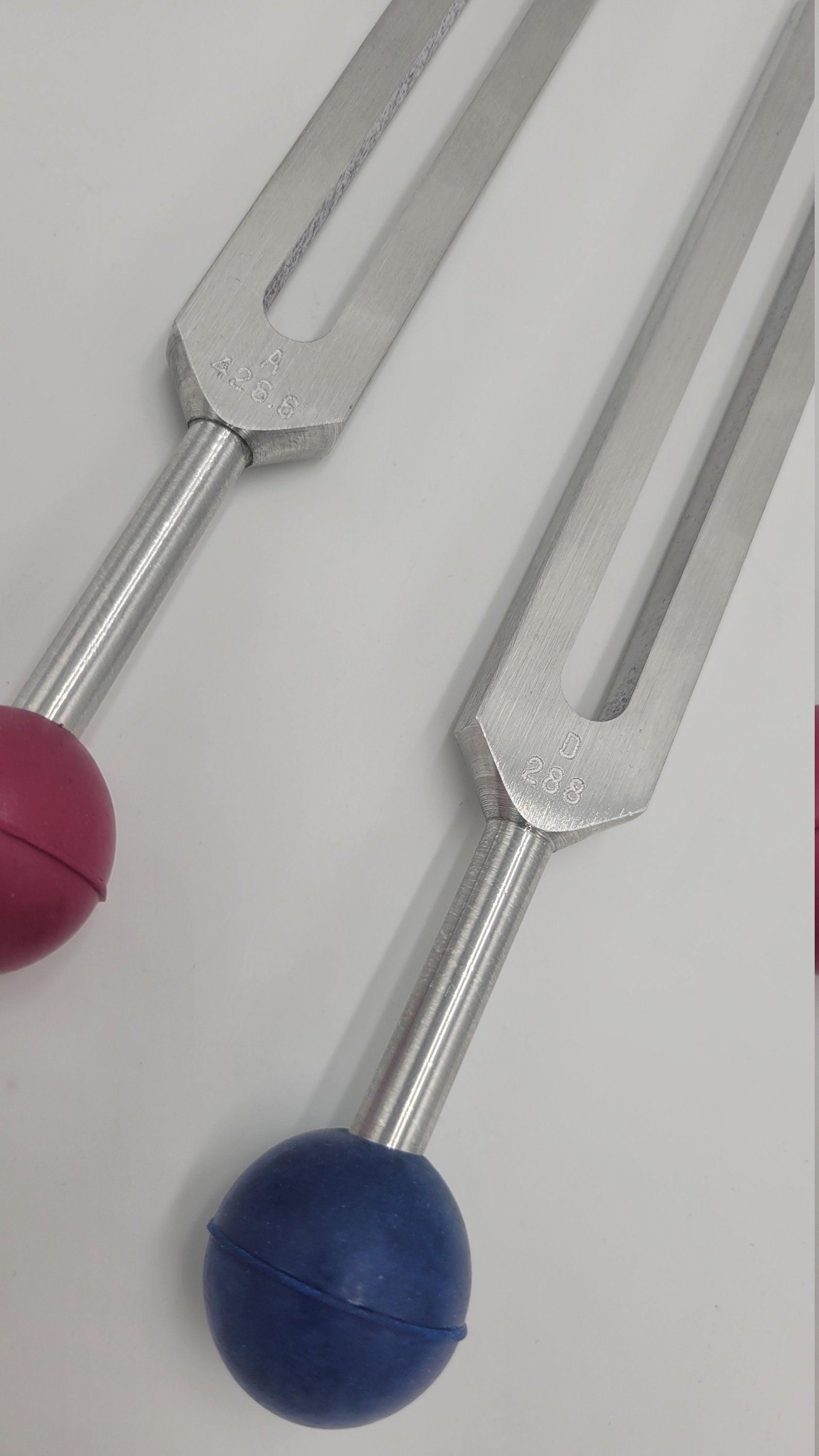 D 288Hz & A 426.7Hz Chakra Healing Therapy Tuning Forks with Color Removable Balls Mallet and Velvet Bag - Thecosmicaccess