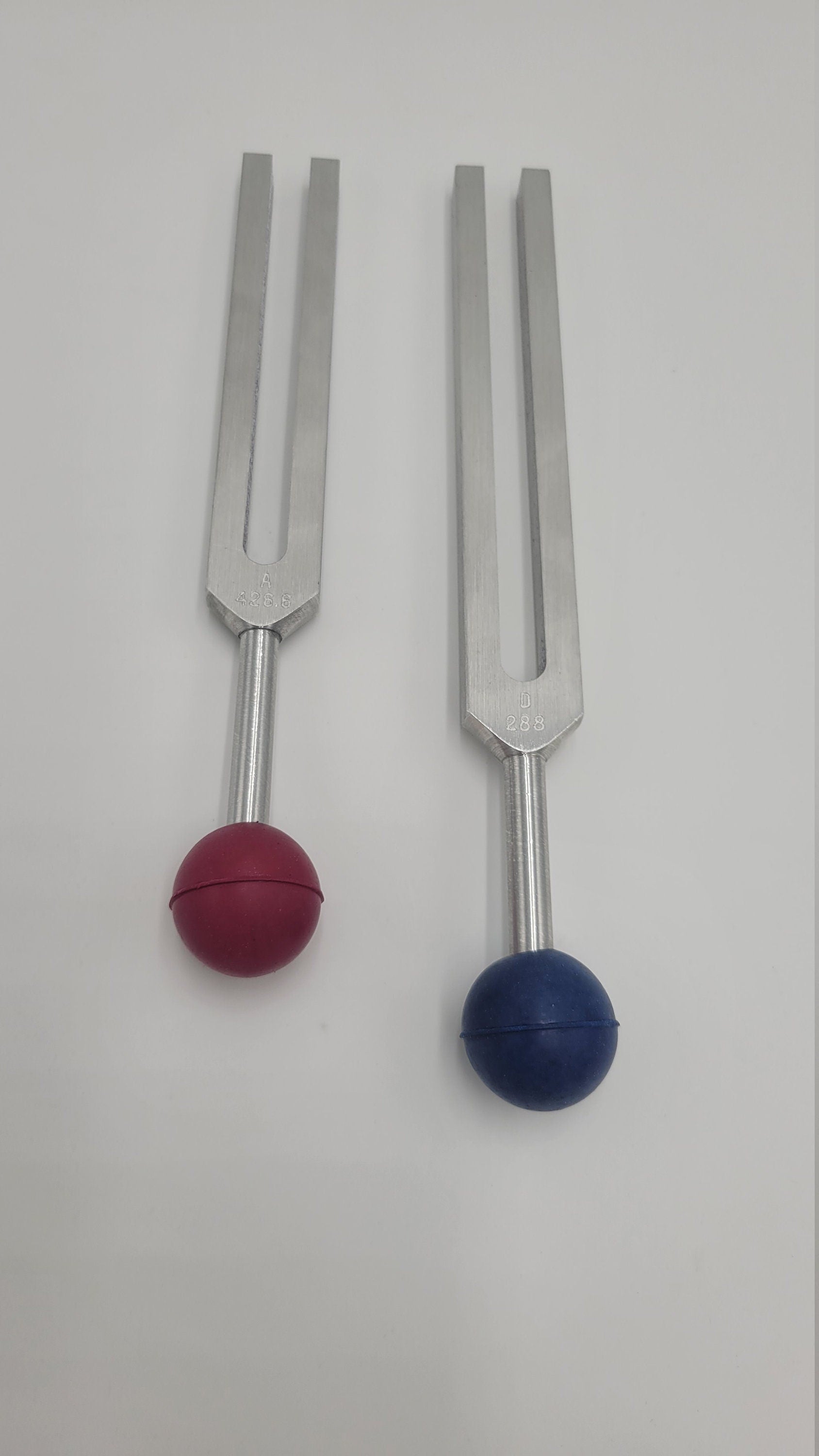 D 288Hz & A 426.7Hz Chakra Healing Therapy Tuning Forks with Color Removable Balls Mallet and Velvet Bag - Thecosmicaccess