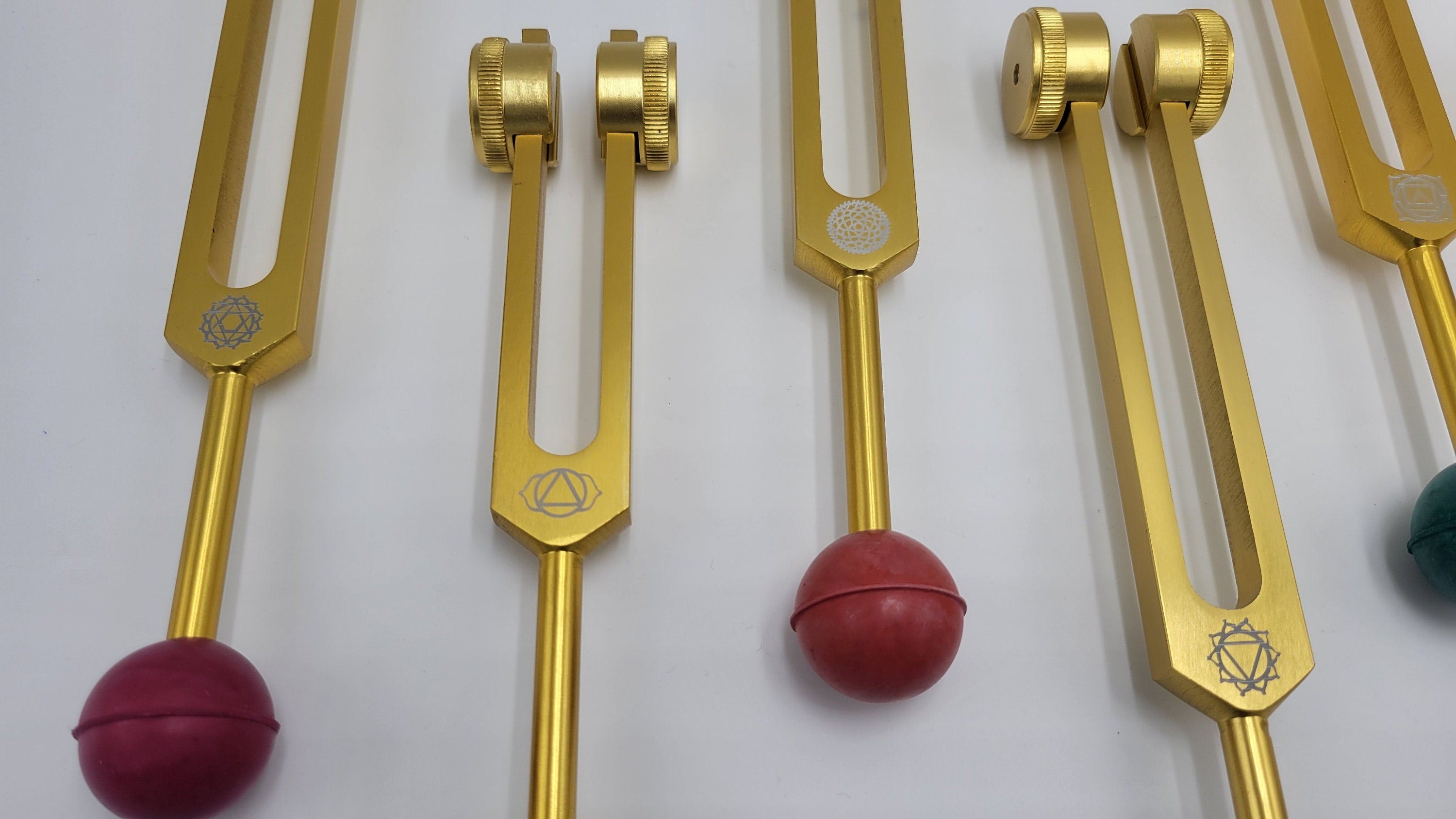 Professional Gold Weighted Chakra Tuning Forks with Removable Rubber Balls Individual Chakra Pouch 8 Mallets - Please Check ALL PICTURES - Thecosmicaccess