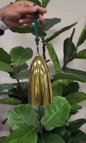 432Hz 4.9” Solar Plexus Chakra Yellow E5 Crystal Bell Yoga Meditation Clear Crystal Singing Bowl with Striker