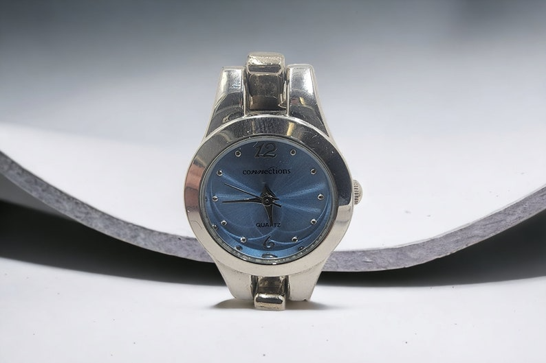 Vintage Women's Watch - Timeless Elegance for Discerning Collectors - Thecosmicaccess