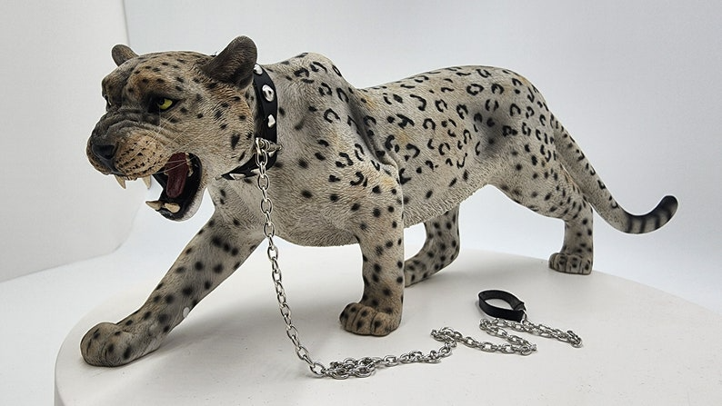 Handmade Leopard Statue for Home Décor - Intricately Detailed Resin Decorations for Desk - Thecosmicaccess
