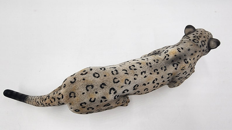 Handmade Leopard Statue for Home Décor - Intricately Detailed Resin Decorations for Desk - Thecosmicaccess