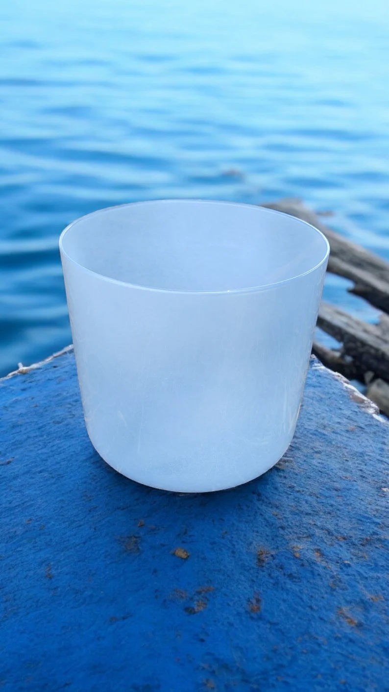 432Hz 7 Inch Chakra A Note Angel Aura Quartz Crystal Singing Bowl with Padded Secure Case, Striker, and O-ring